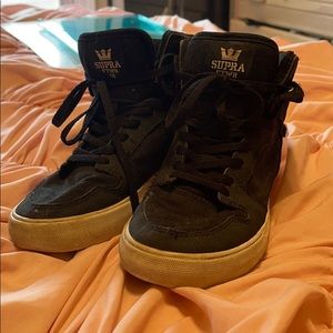 supra mid top shoes